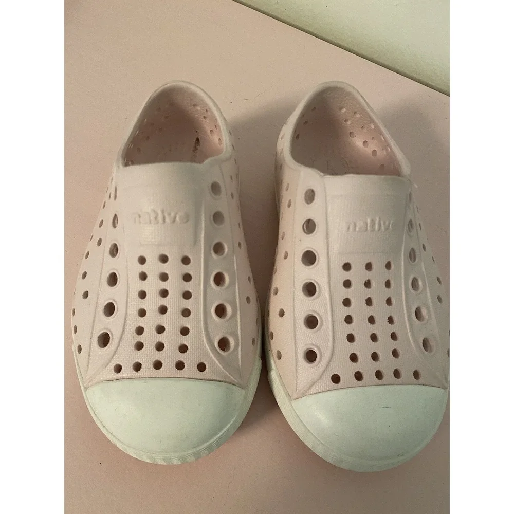Native Jefferson Slip On‎ Pool Shoes Light Pink 6